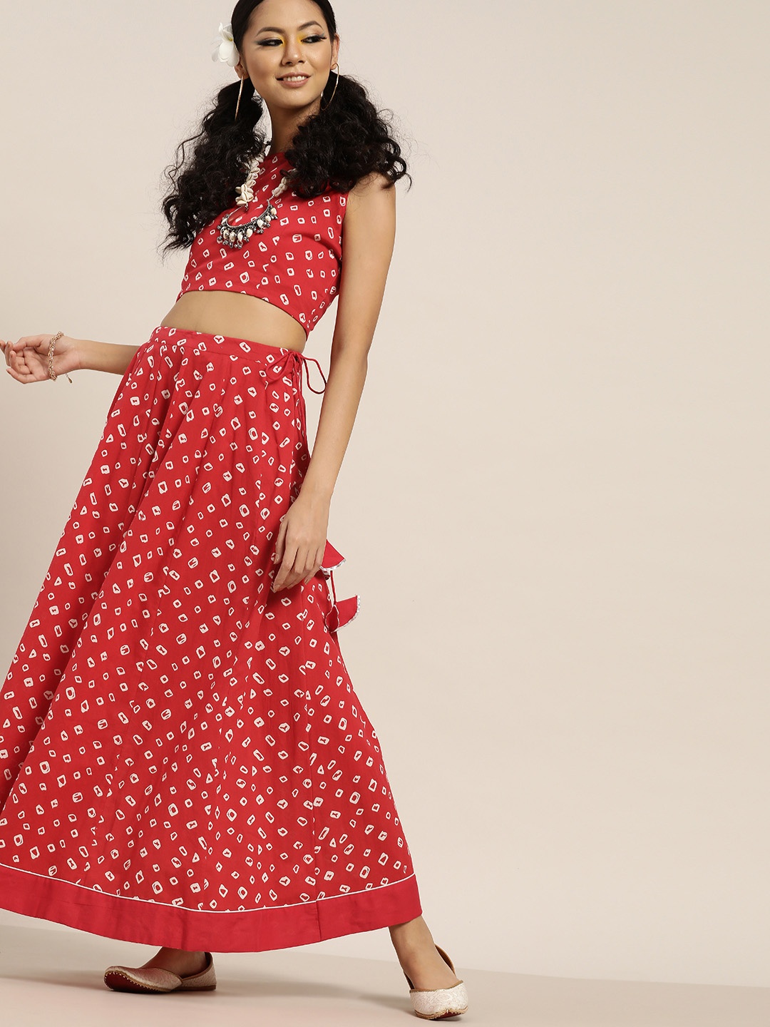 

Shae by SASSAFRAS Women Red & White Bandhani Print Pure Cotton Lehenga Choli