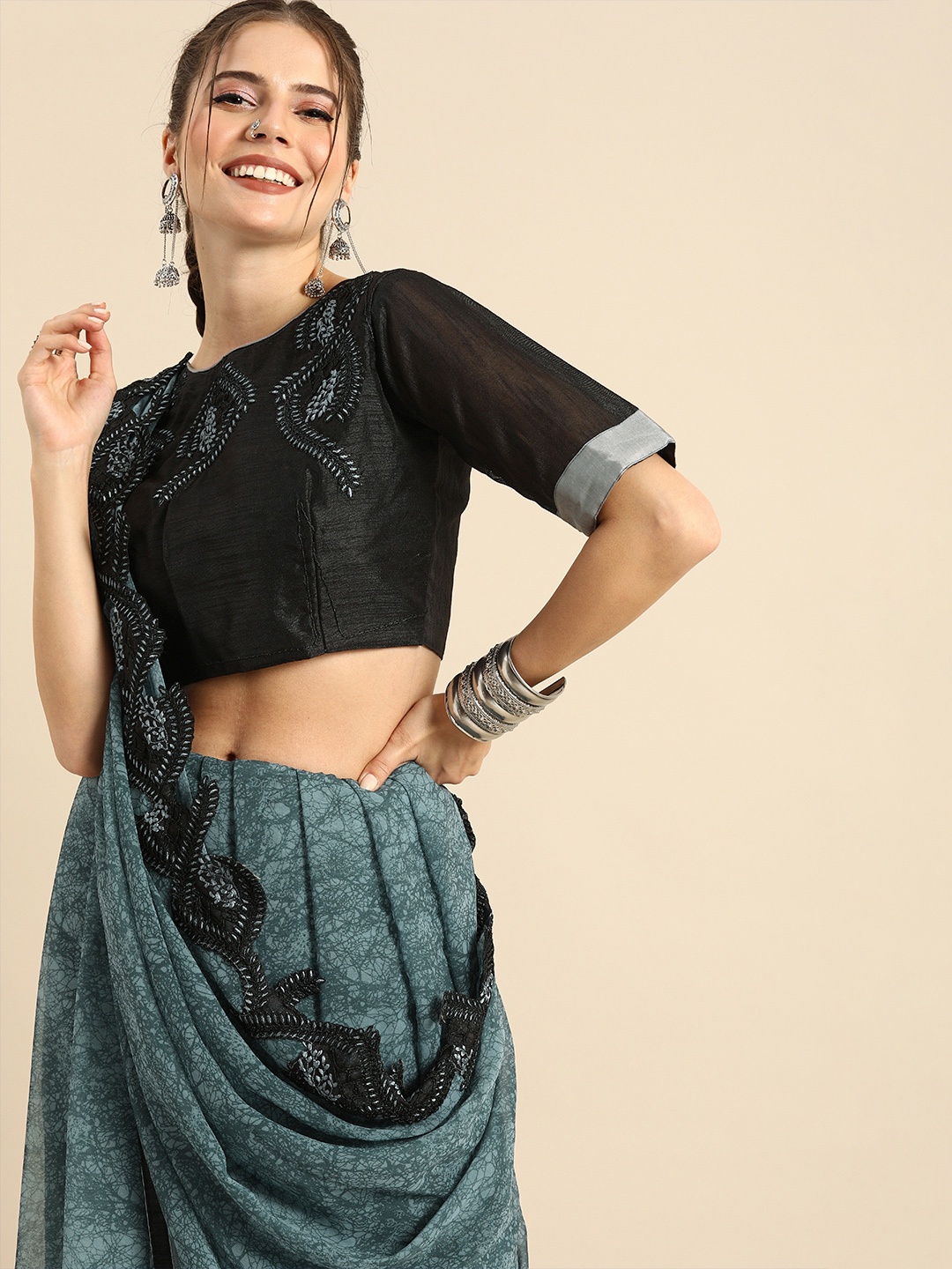 

Sangria Black & Grey Printed Saree