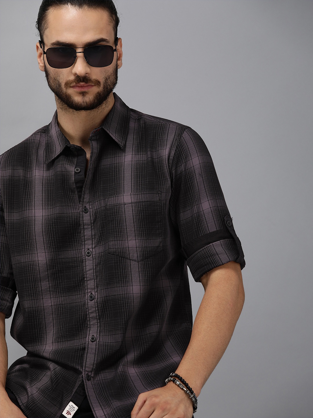 

Roadster Men Black & Grey Regular Fit Checked Casual Shirt