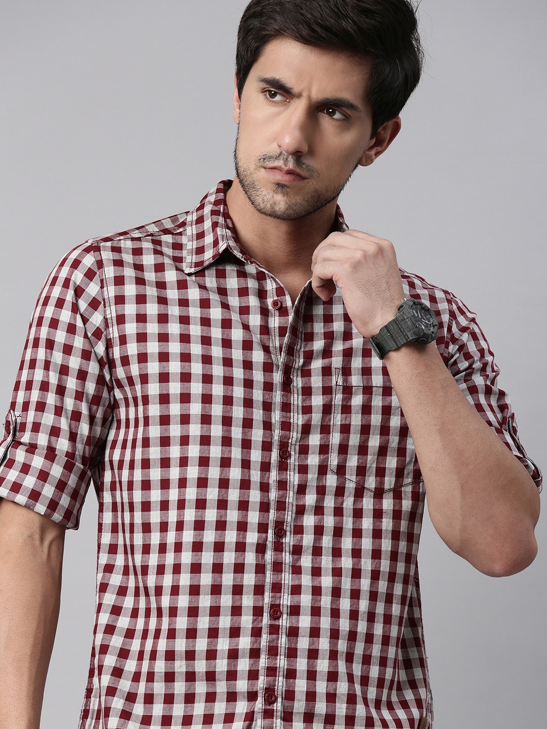 

Roadster Men Maroon & White Regular Fit Checked Casual Shirt