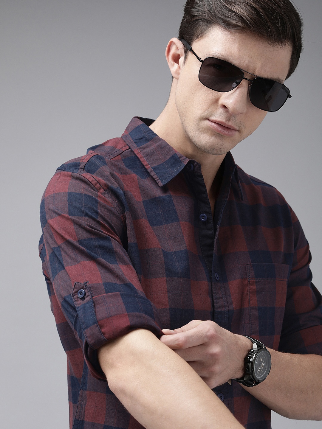 

Roadster Men Maroon & Navy Blue Checked Casual Shirt
