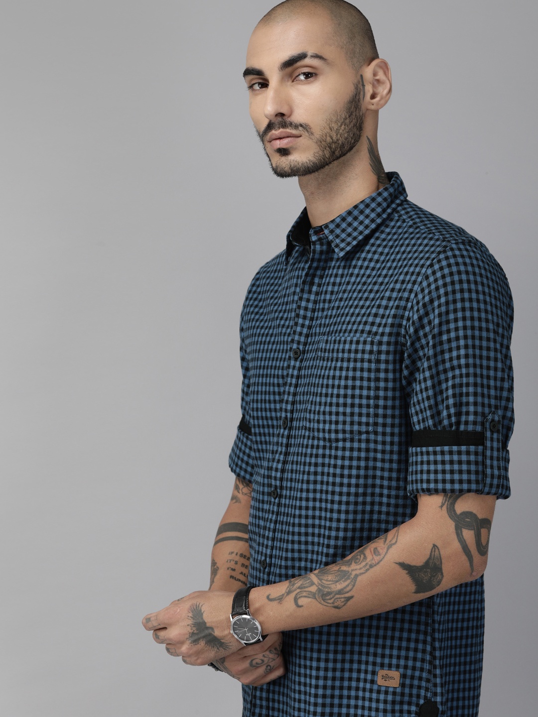 

Roadster Men Blue & Black Regular Fit Checked Casual Shirt