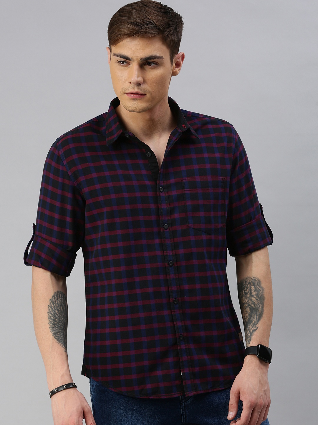 

Roadster Men Black & Blue Regular Fit Checked Casual Shirt