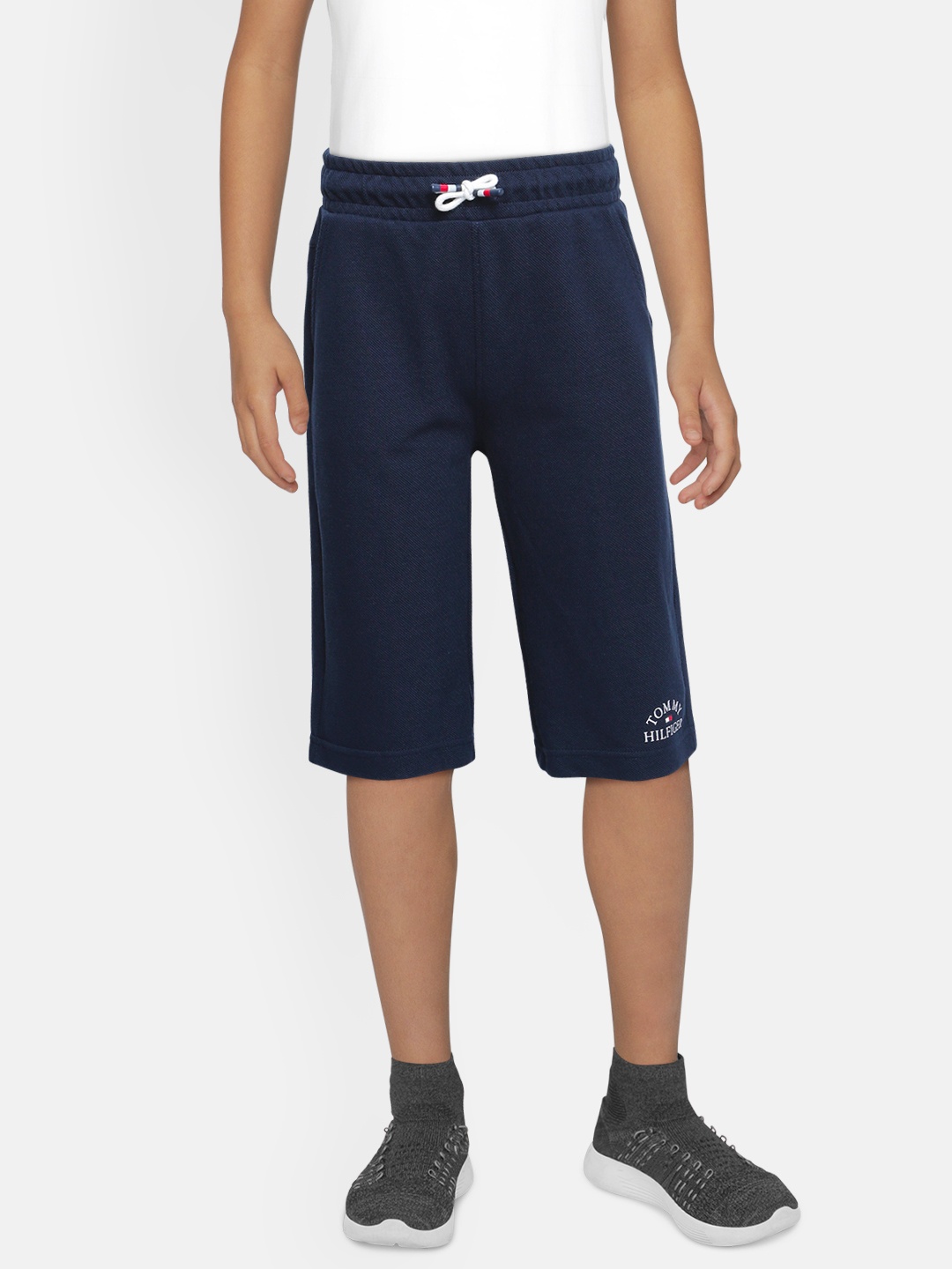 

Tommy Hilfiger Boys Navy Blue Solid Pure Cotton Regular Fit Regular Shorts