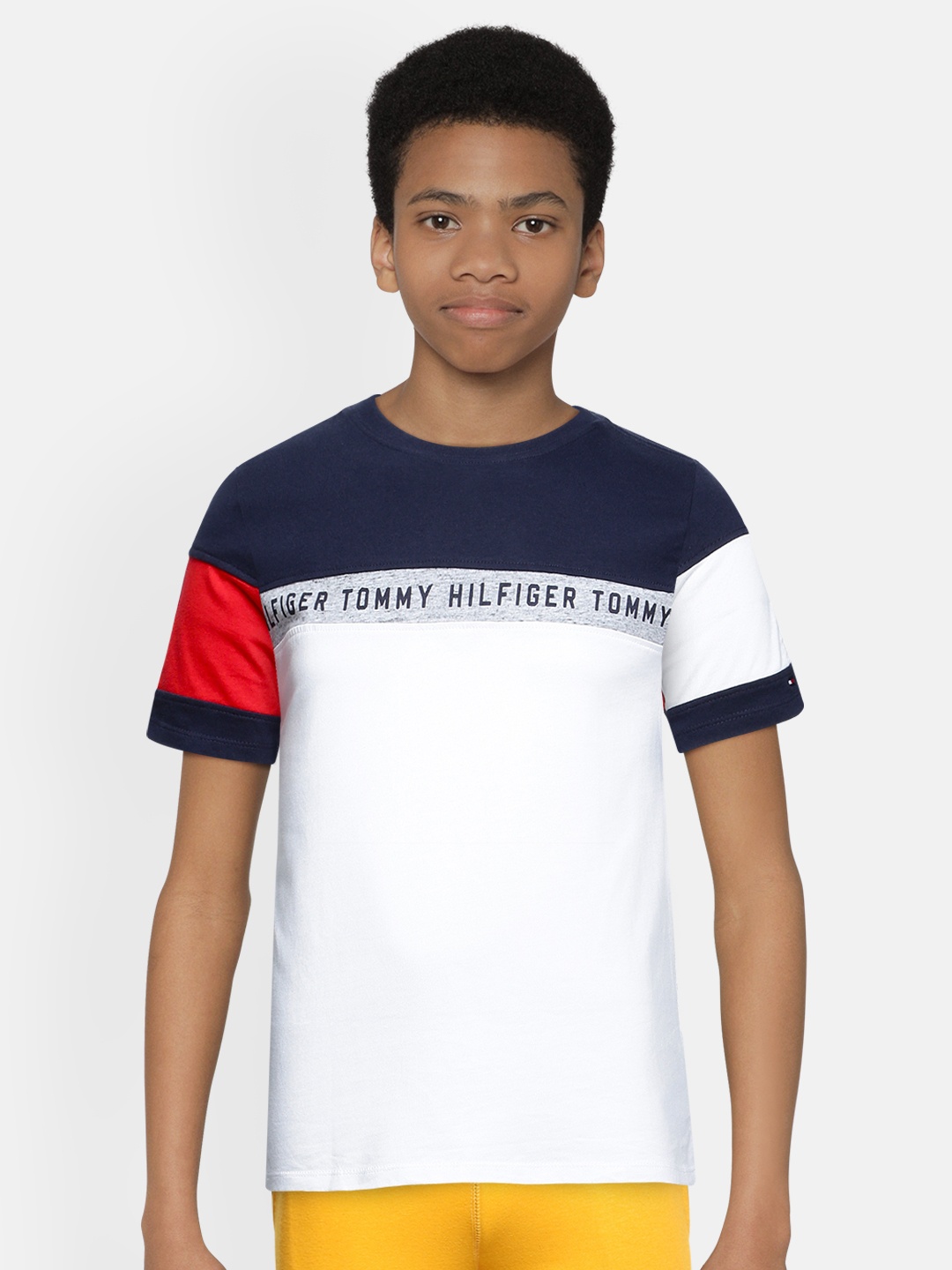 

Tommy Hilfiger Boys White & Navy Blue Colourblocked Round Neck T-shirt