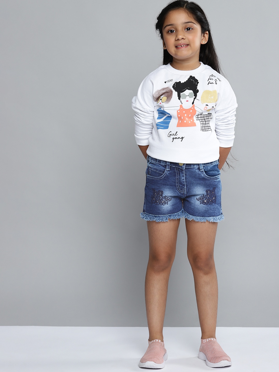 

YK Girls Blue Washed Mid-Rise Denim Shorts with Embroidered Detail
