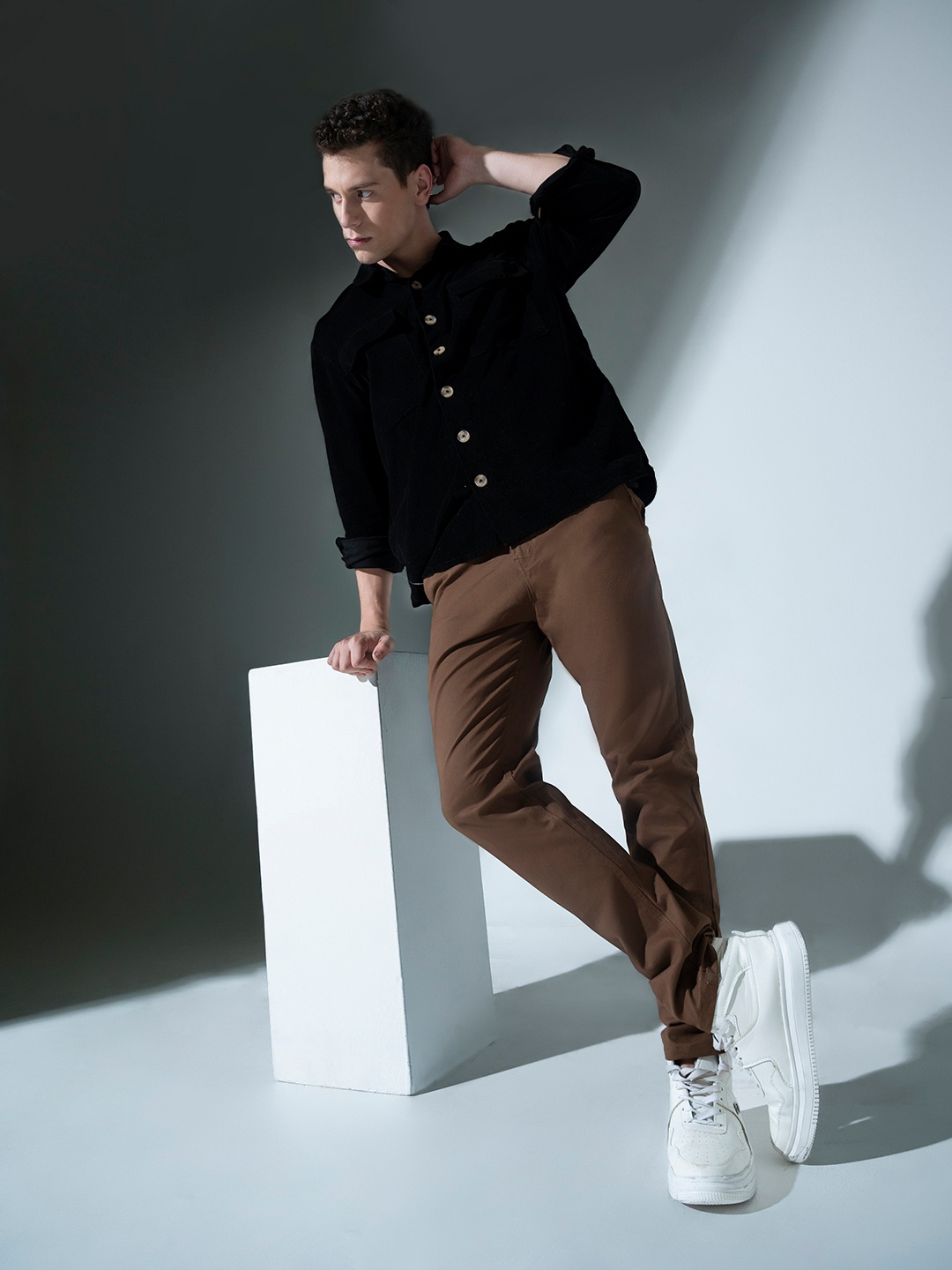 

Hubberholme Men Slim Fit Trousers, Brown