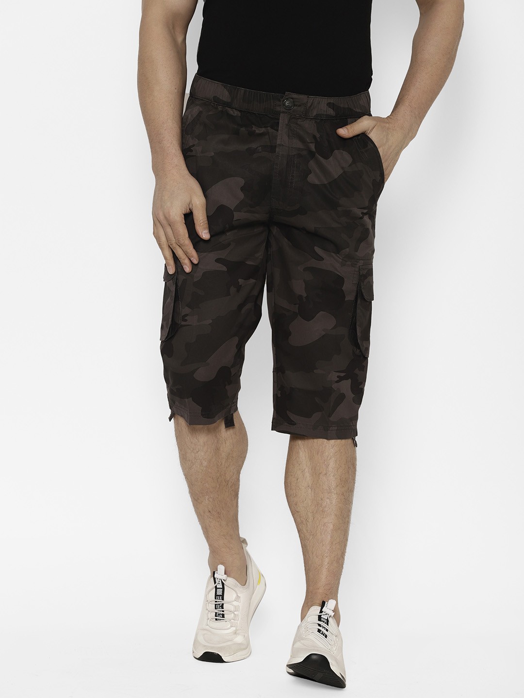 

SAPPER Men Olive Green & Black Camouflage Printed Slim Fit Cargo Shorts
