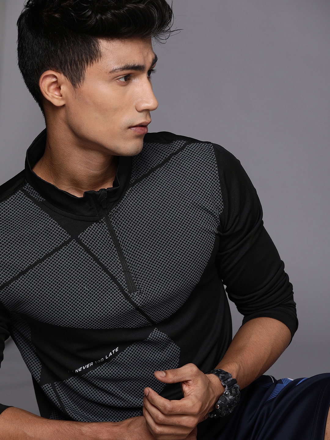

WROGN ACTIVE Men Black Printed Mock Collar Slim Fit T-shirt