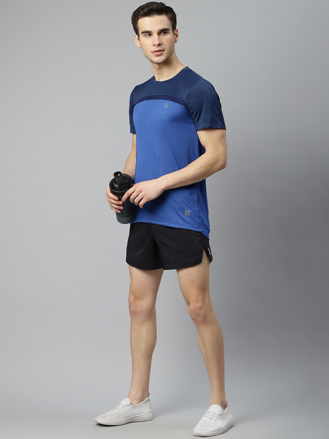 

WROGN ACTIVE Men Blue Colourblocked Round Neck T-shirt