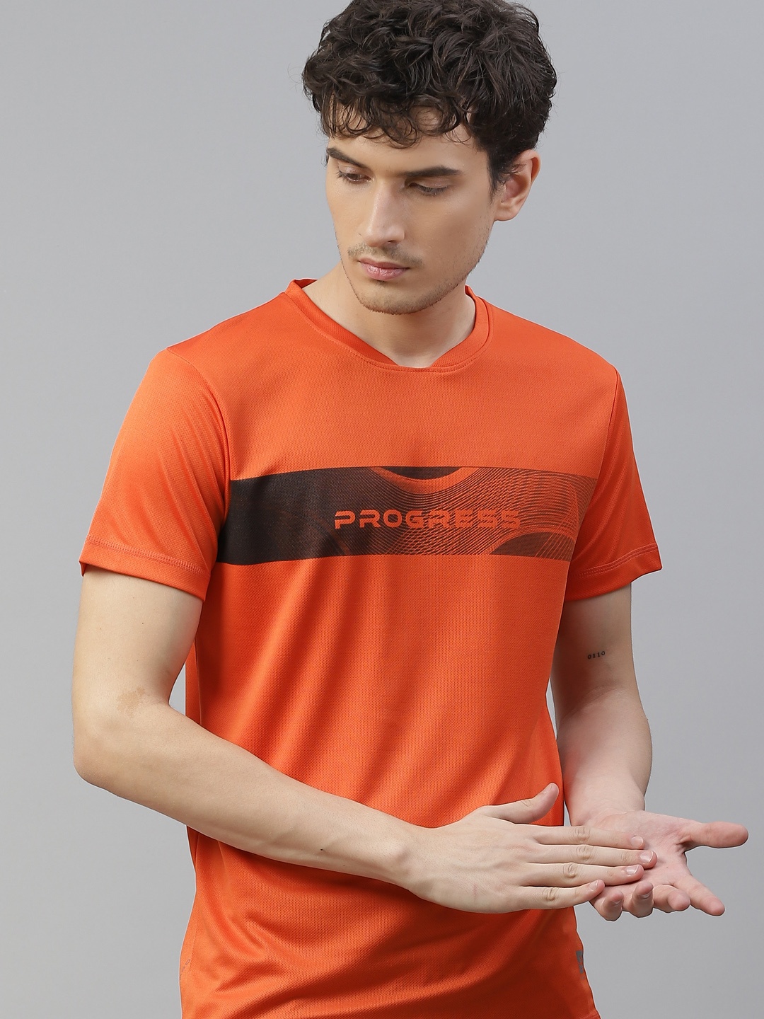 

WROGN ACTIVE Men Orange & Black Printed Slim Fit T-shirt