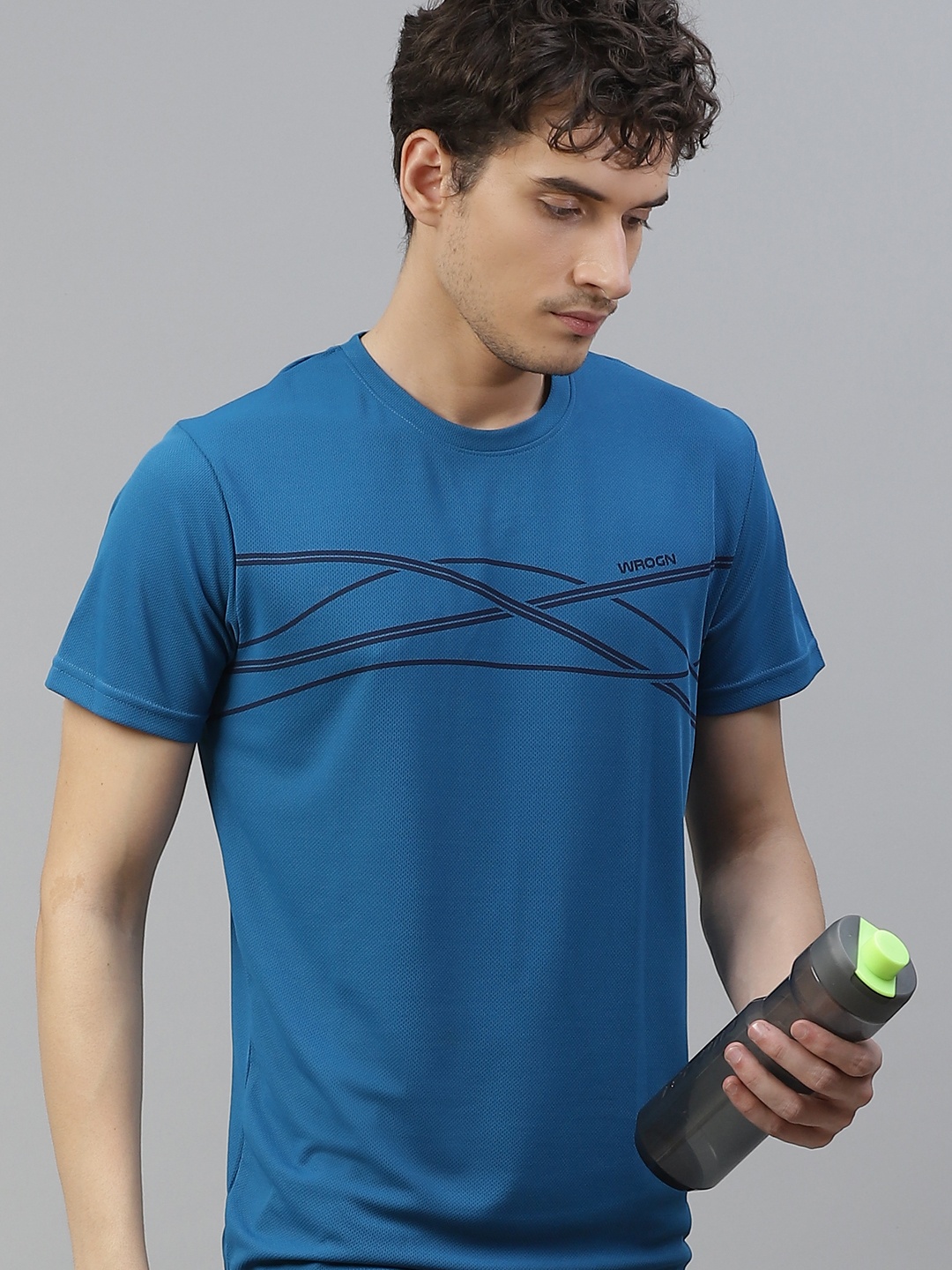 

WROGN ACTIVE Men Blue & Black Printed Slim Fit T-shirt