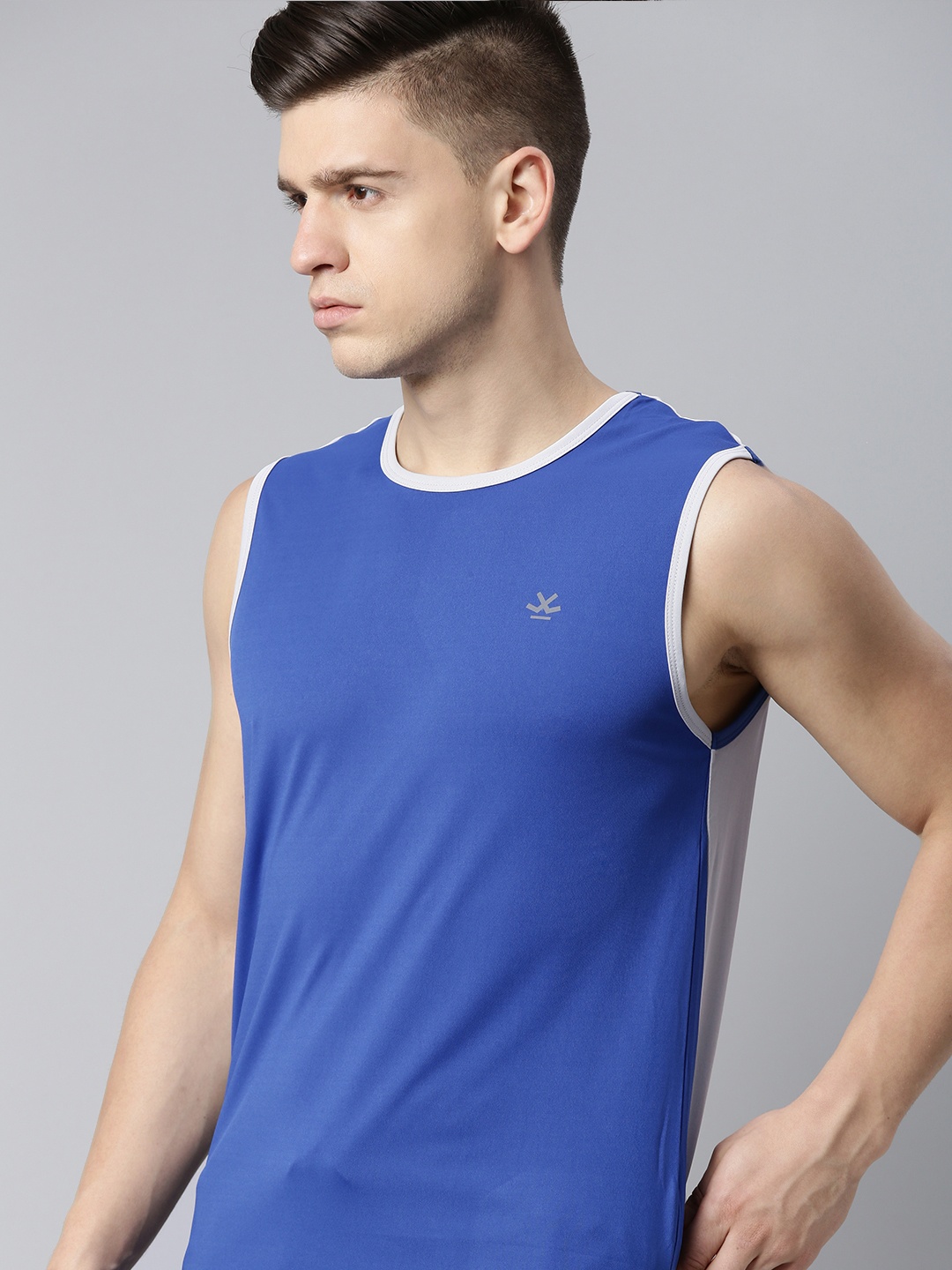 

WROGN ACTIVE Men Blue & White Slim Fit Sleeveless T-shirt