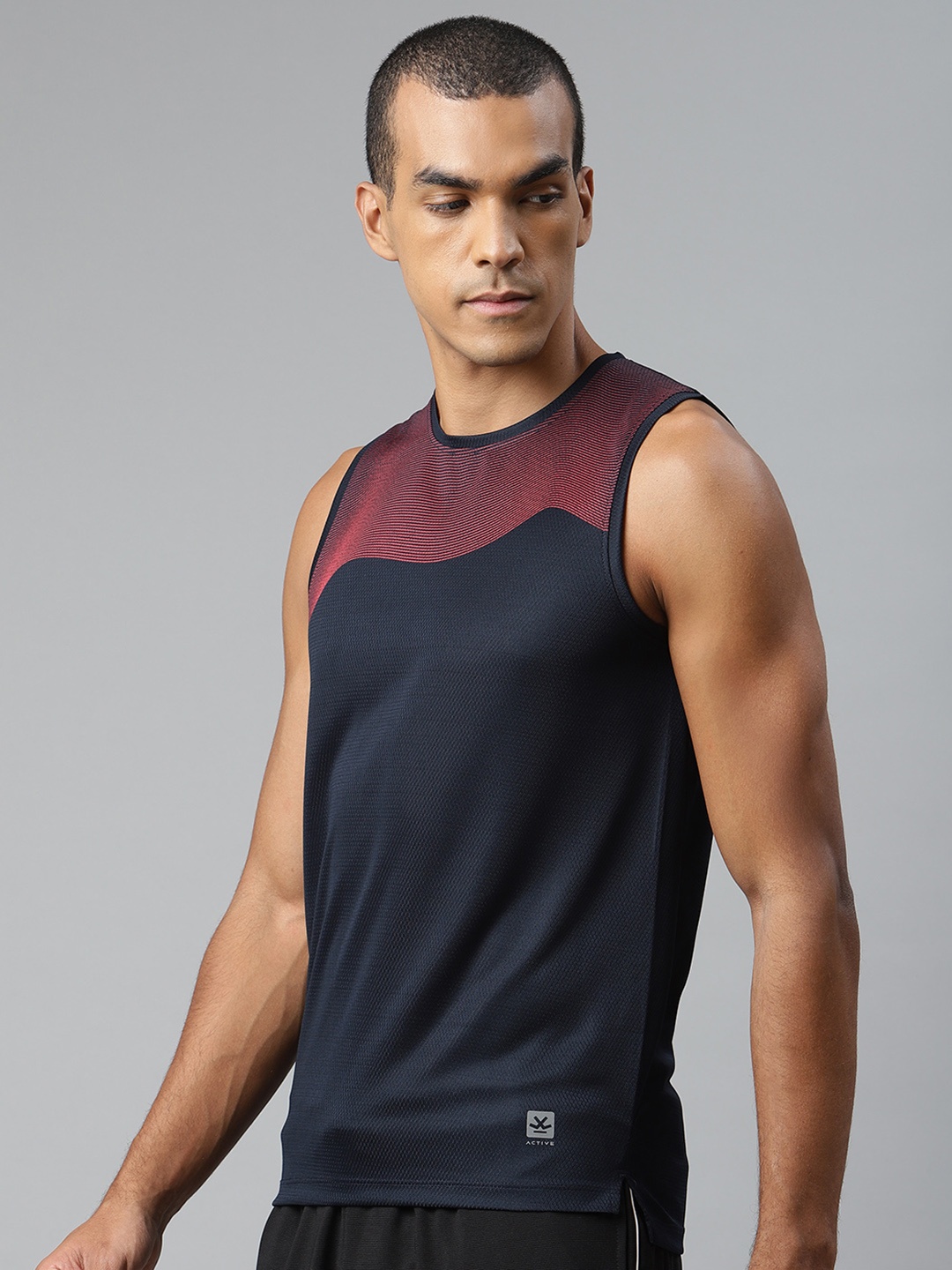 

WROGN ACTIVE Men Navy Blue & Maroon Striped Slim Fit Round Neck T-shirt