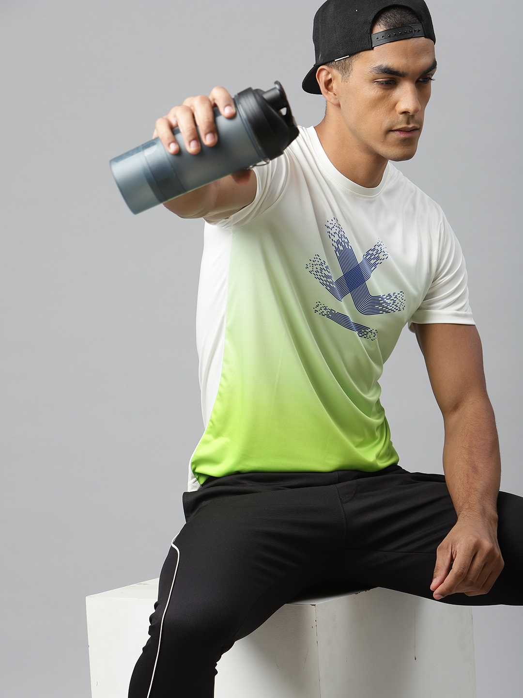 

WROGN ACTIVE Men White & Green Ombre Dyed Brand Logo Print Slim Fit Round Neck T-shirt