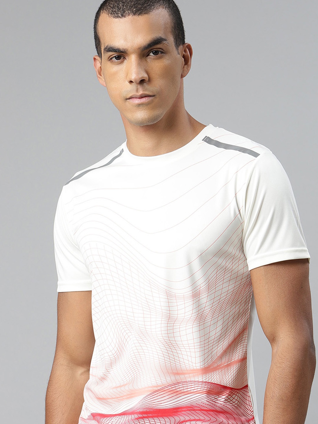 

WROGN ACTIVE Men White & Pink Slim Fit Printed Round Neck T-shirt