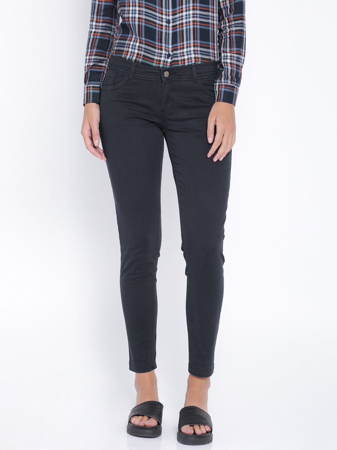 

Wills Lifestyle Women Navy Skinny Fit Cropped Casual Trousers, Navy blue