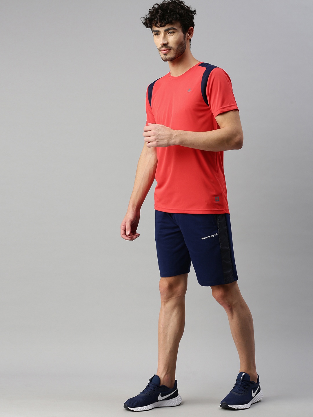

WROGN ACTIVE Men Coral Red Solid Slim Fit T-shirt