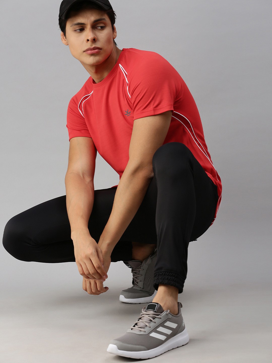 

WROGN ACTIVE Men Red Solid Round Neck Raglan Sleeve T-shirt