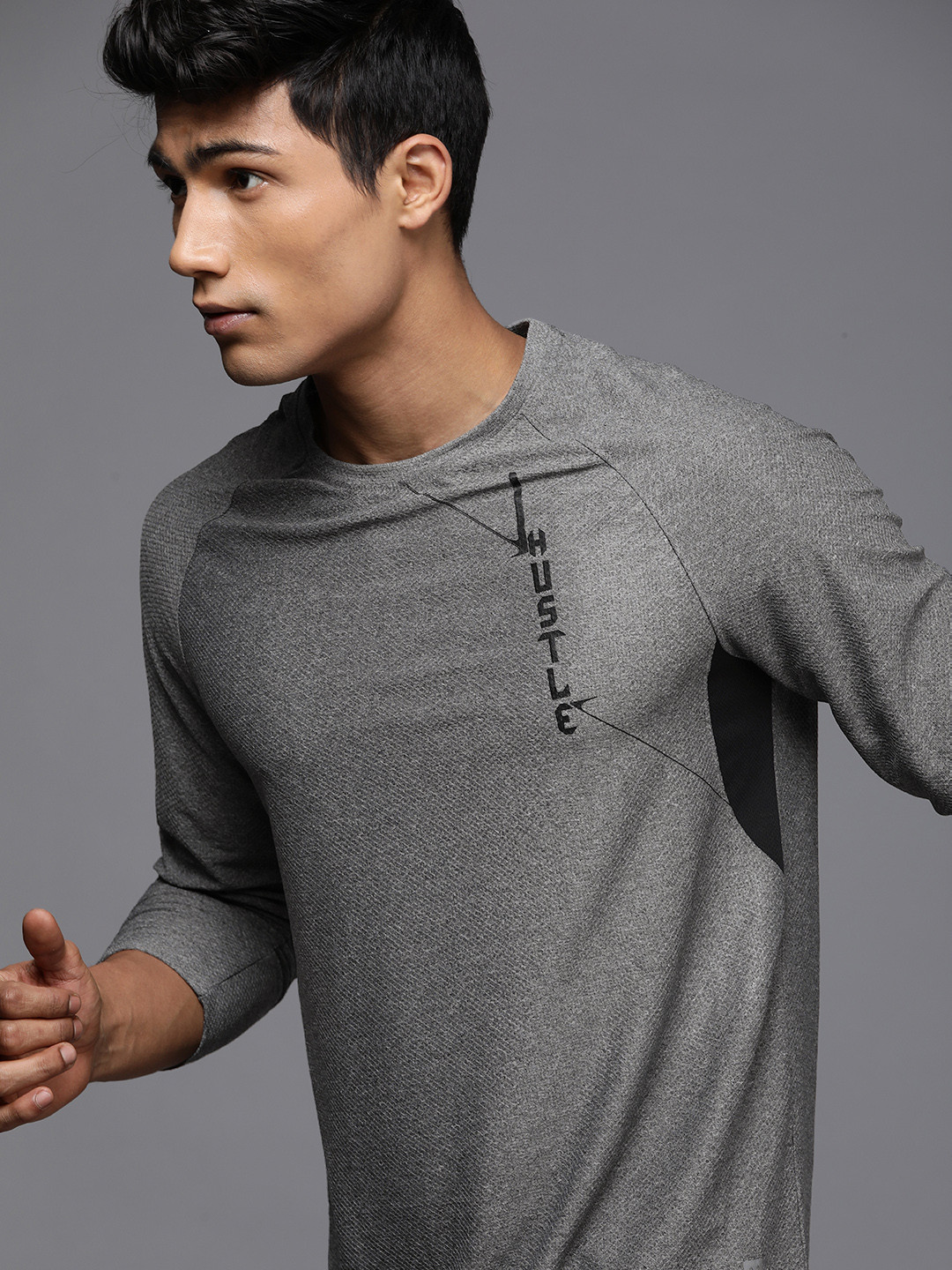 

WROGN ACTIVE Men Grey & Black Printed Slim Fit T-shirt