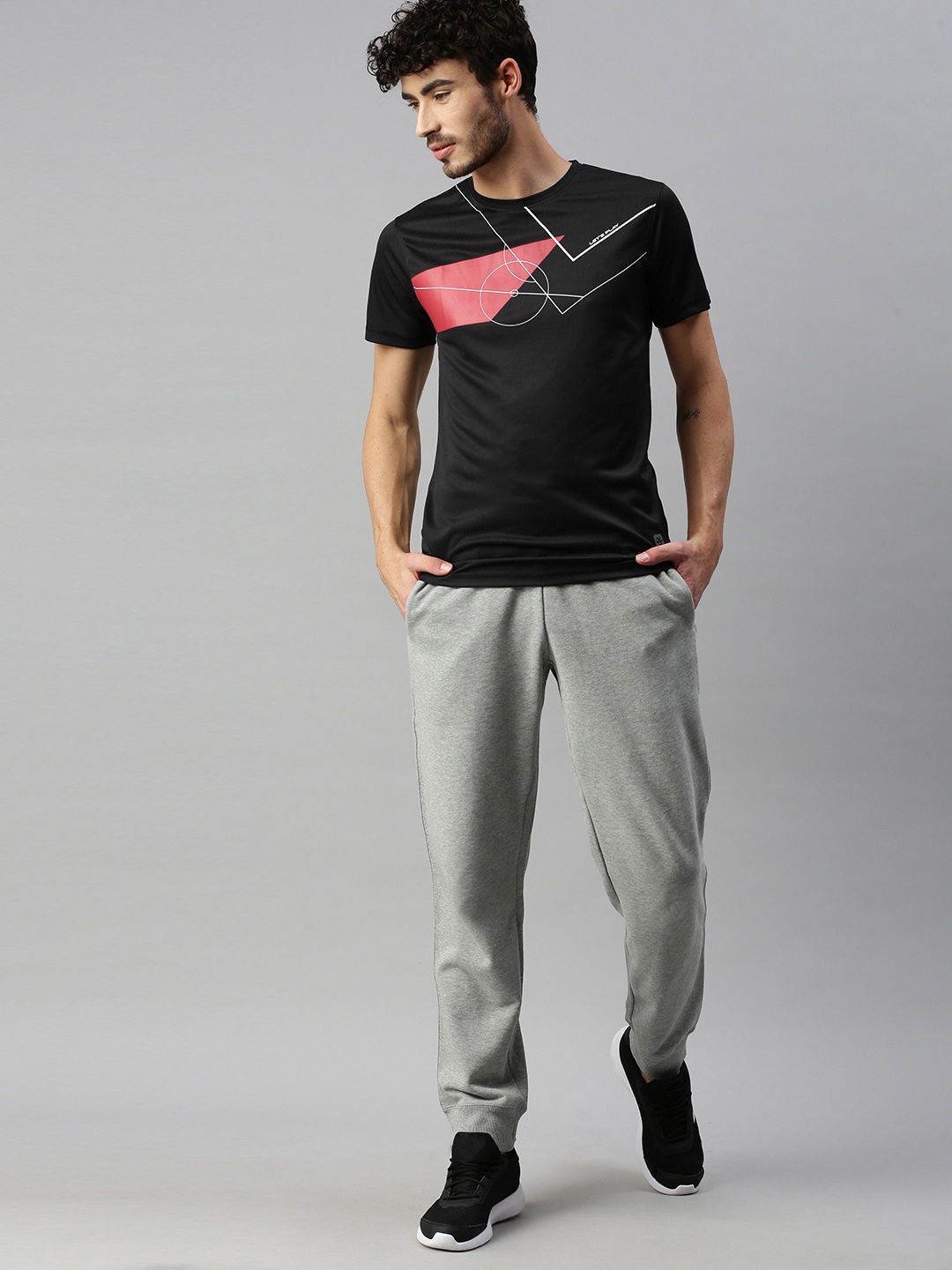 

WROGN ACTIVE Men Black & Red Printed Slim Fit T-shirt