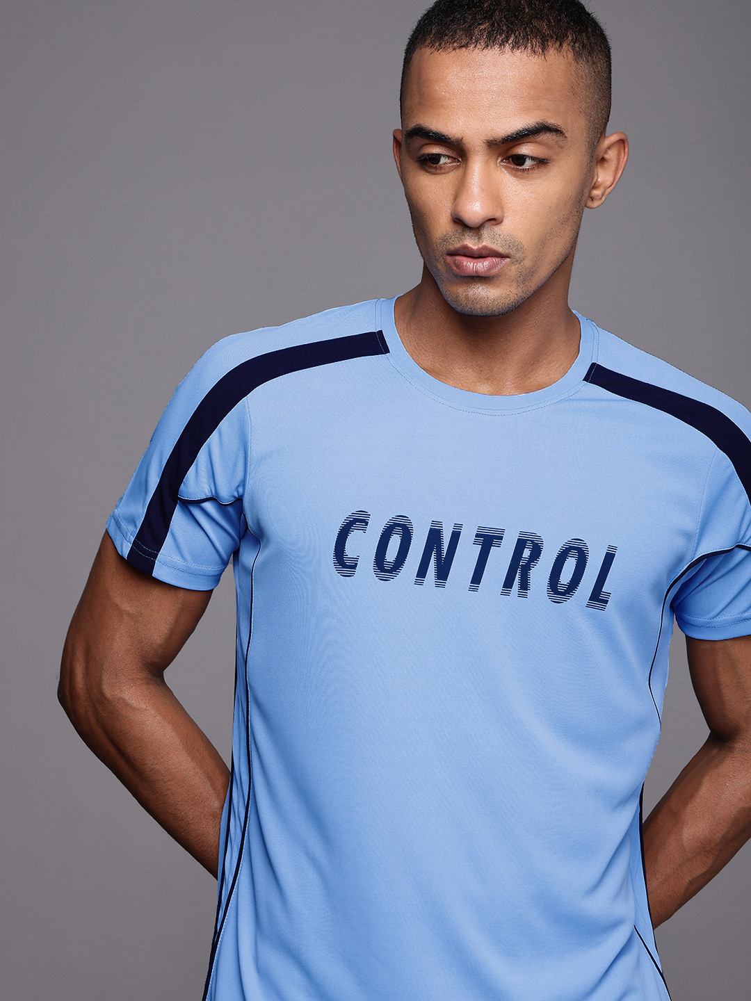 

WROGN ACTIVE Men Blue Typography Printed Slim Fit T-shirt
