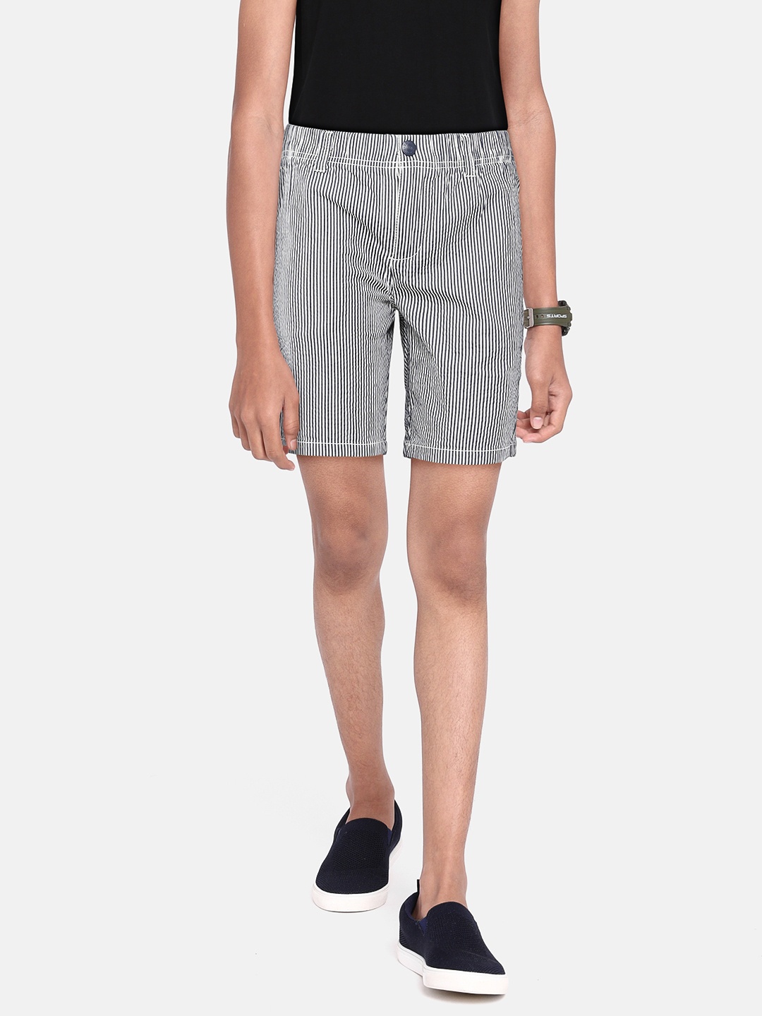 

Tommy Hilfiger Boys White & Navy Blue Nautical Stripes Cotton Seersucker Shorts
