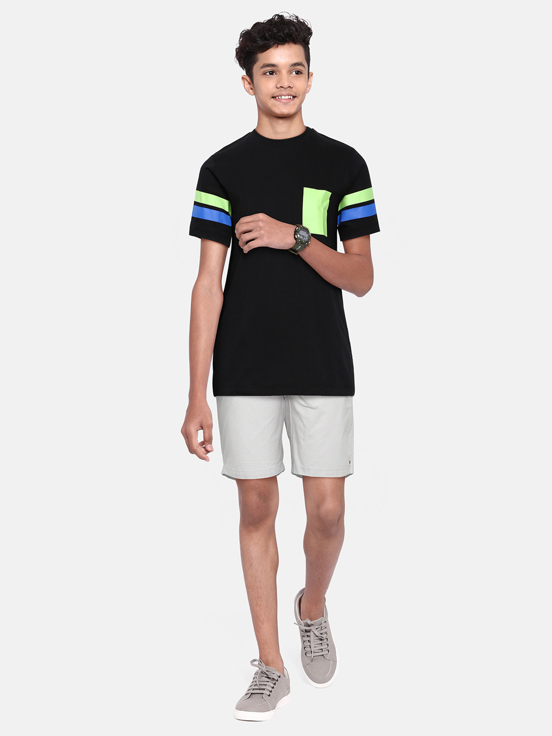 

Tommy Hilfiger Boys White Solid Organic Cotton Regular Fit Regular Shorts, Grey