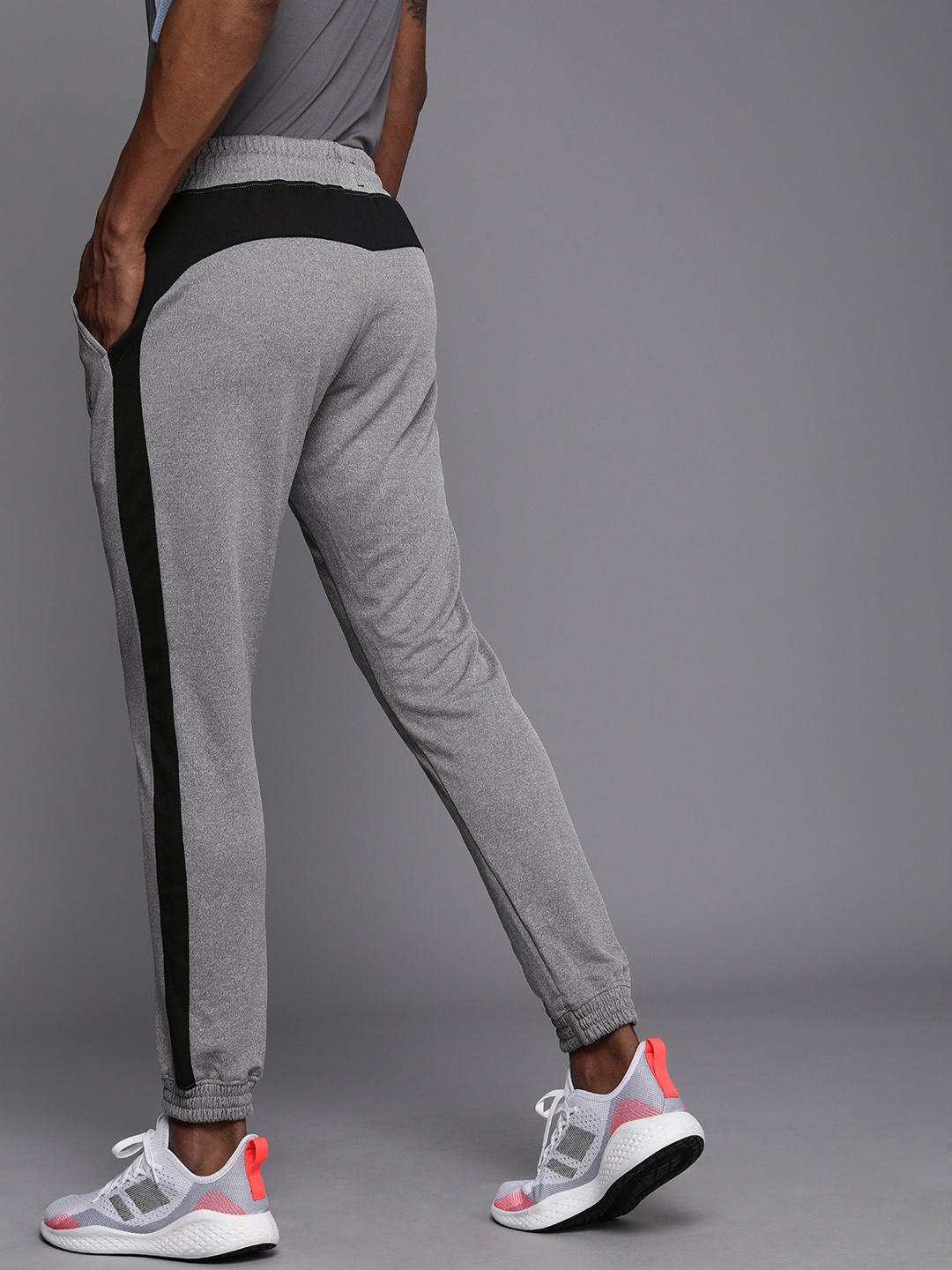

WROGN ACTIVE Men Grey Melange & Black Colourblocked Jogger Fit Joggers
