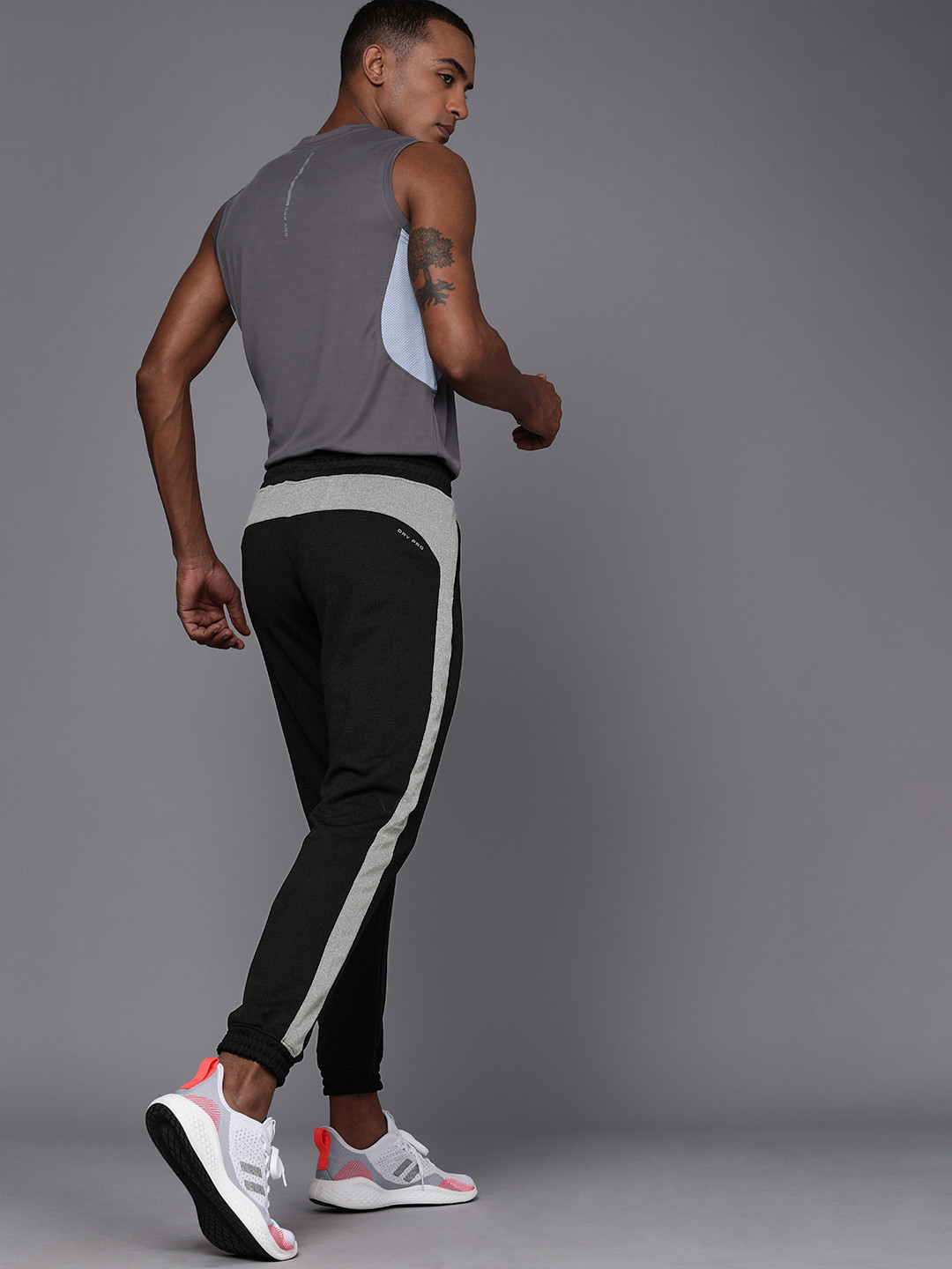 

WROGN ACTIVE Men Black & Grey Melange Colourblocked Jogger Fit Joggers