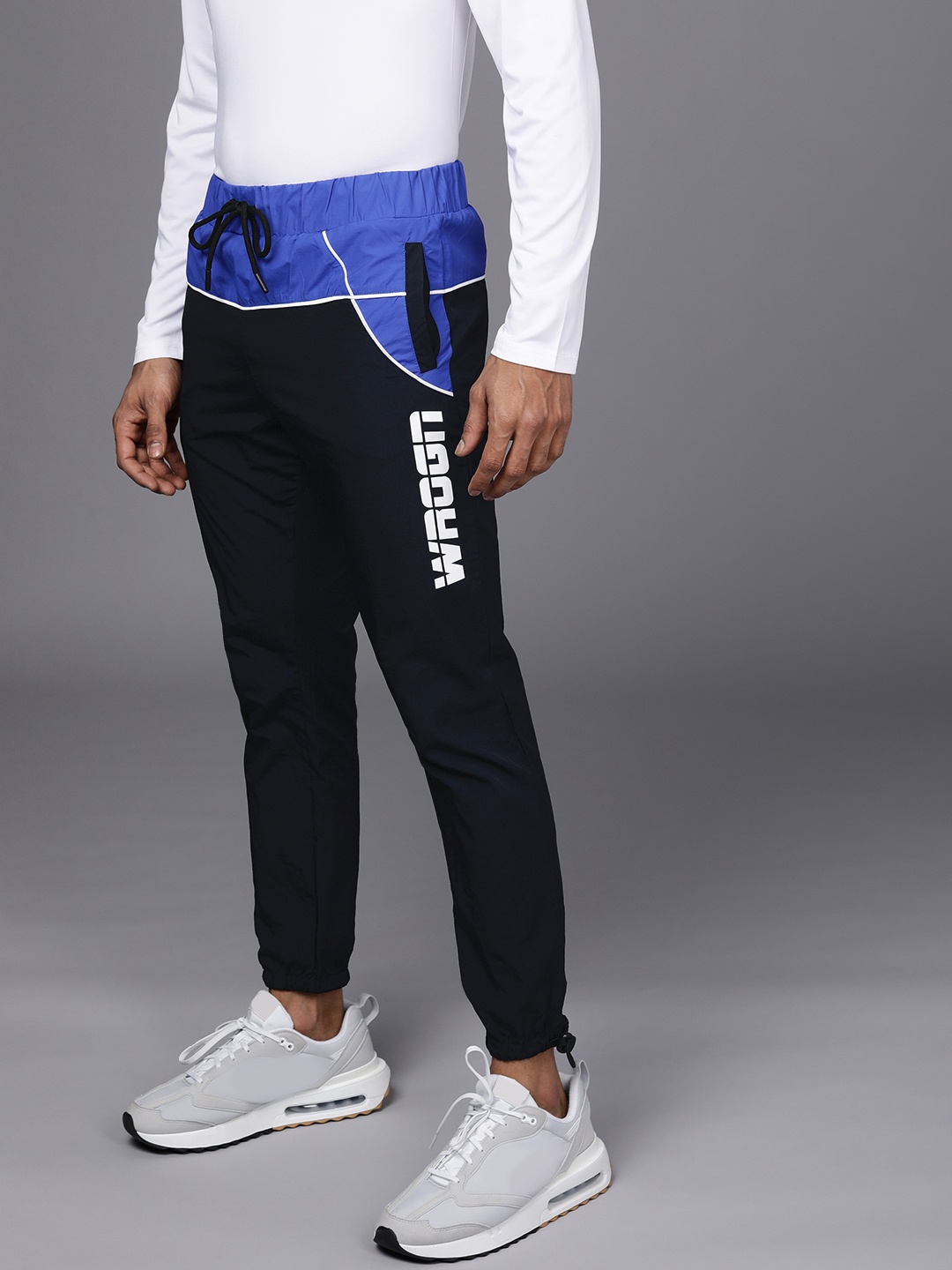 

WROGN ACTIVE Men Black & Blue Colourblocked Mid Rise Joggers With Toggle hem