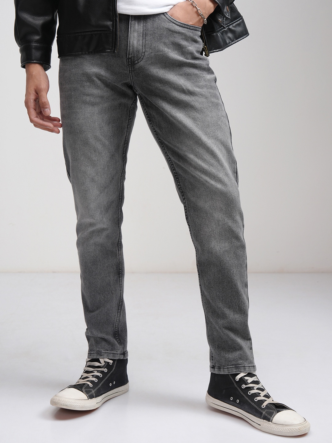 

HIGHLANDER Men Grey Tapered Fit Mid-Rise Clean Look Jeans