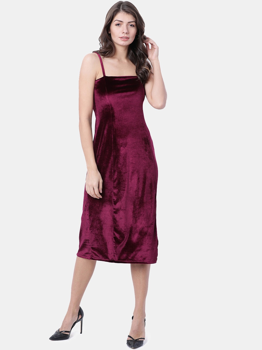 

Tokyo Talkies Women Burgundy Solid Sheath Dress