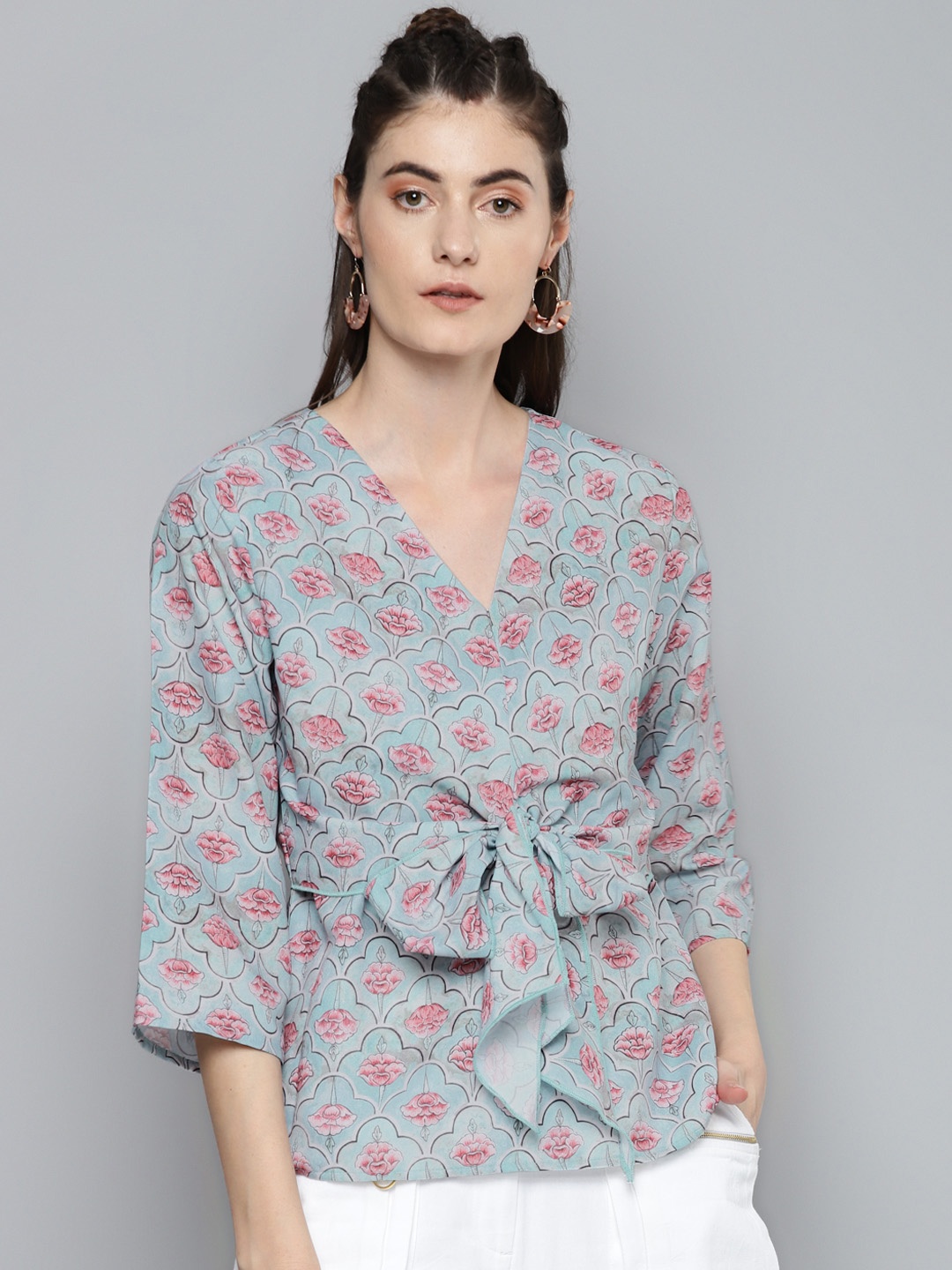 

Sassafras Blue & Pink Floral Printed Regular Top