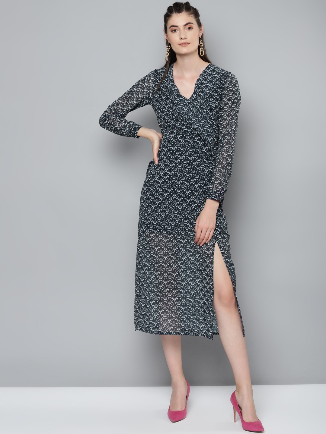 

SASSAFRAS Women Navy Blue &White Geometric Printed Wrap Dress