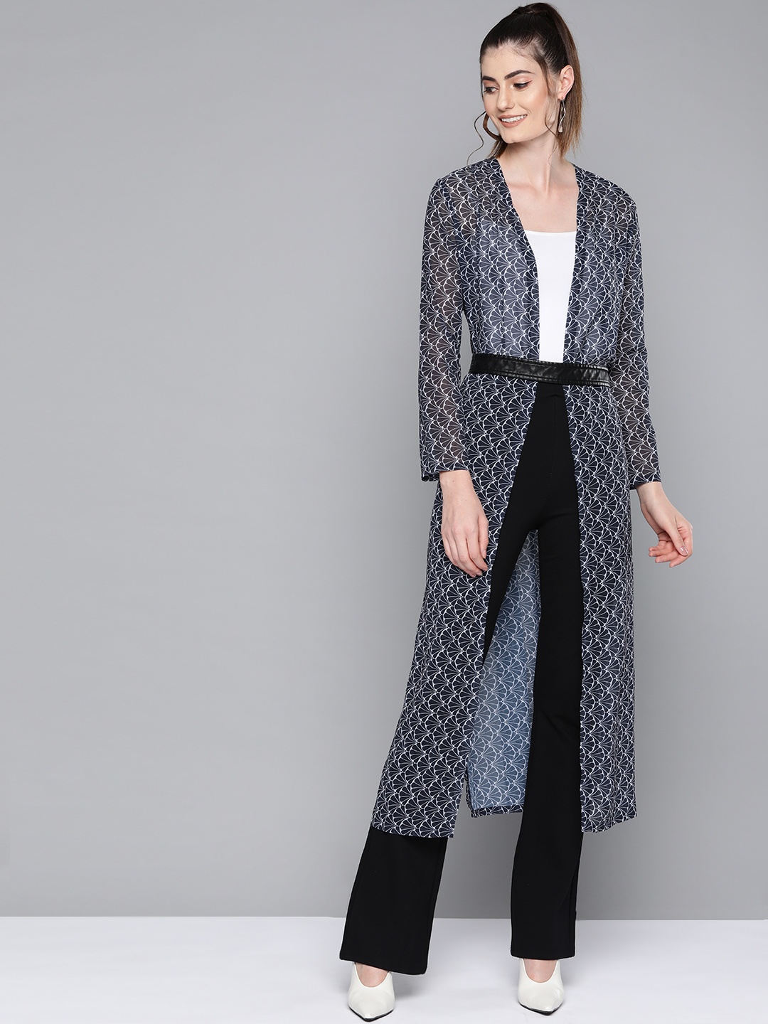 

SASSAFRAS Women Navy Blue & Off-White Printed Open Front Longline Shrug