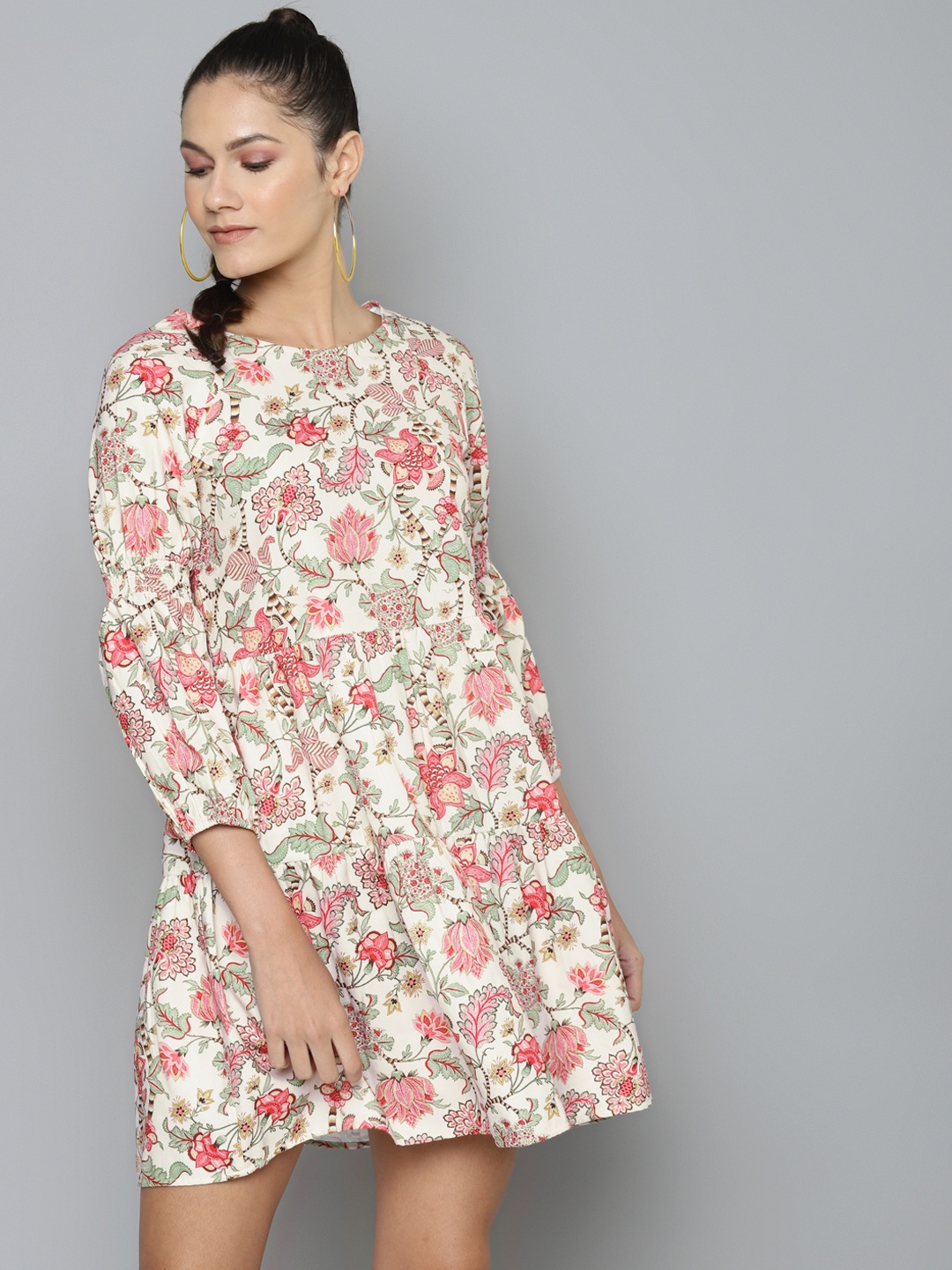 

SASSAFRAS Women Off-White & Pink Printed Cotton Fit and Flare Tiered Dress