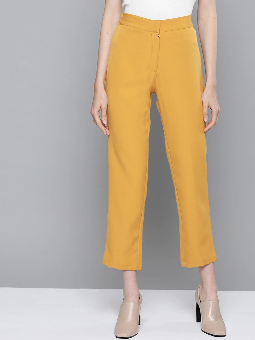 

SASSAFRAS Women Mustard Yellow Regular Fit Solid Cropped Trousers