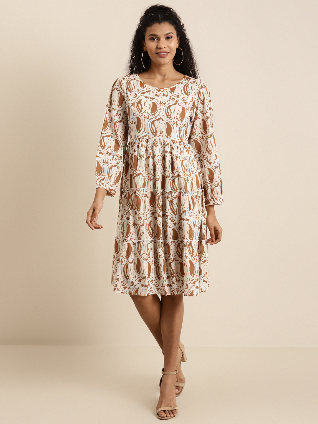 

Shae by SASSAFRAS Women Off-White & Brown Pure Cotton Printed Tiered A-Line Dress