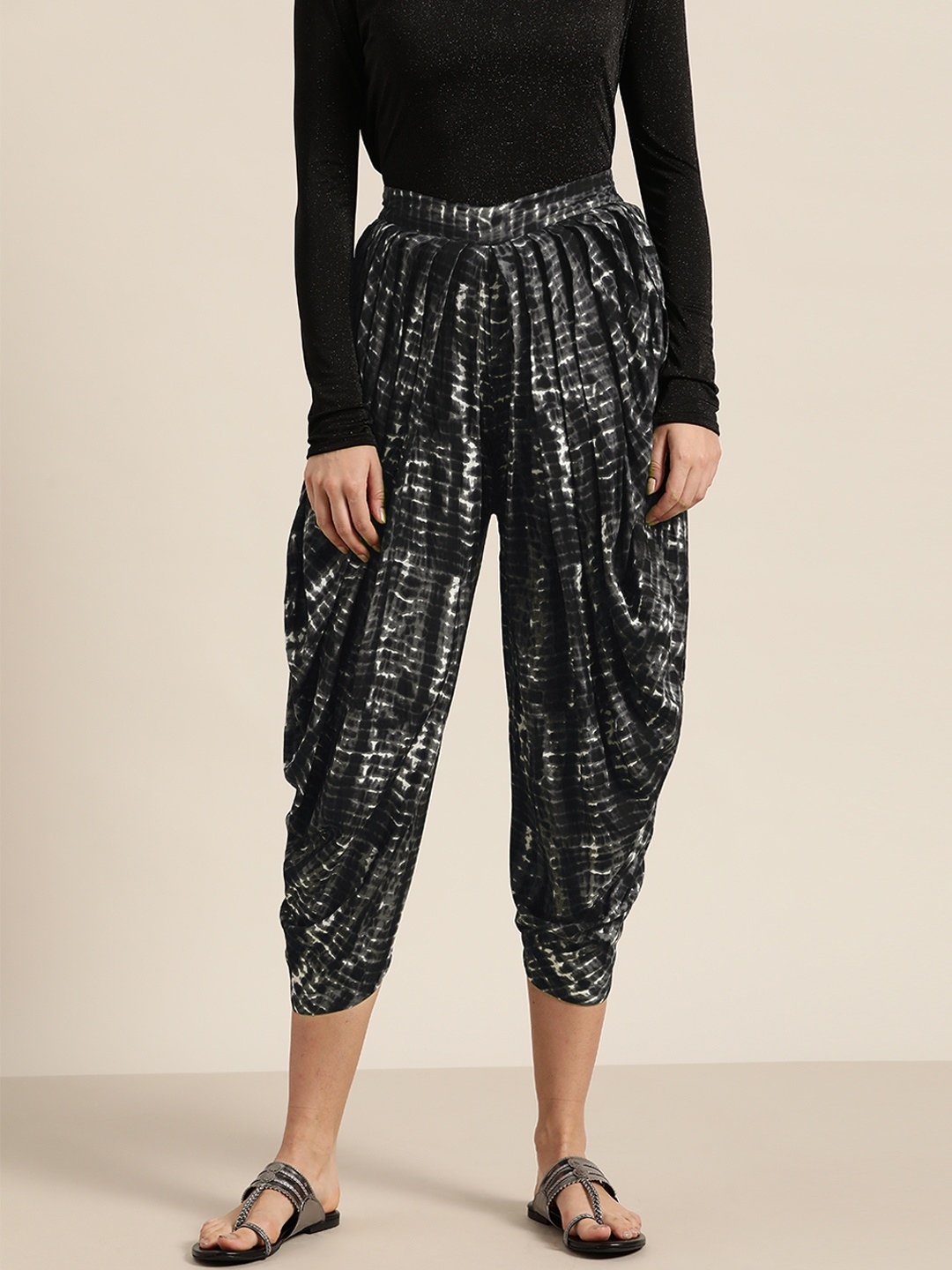 

Shae by SASSAFRAS Women Black & Grey Regular Fit Shibori Dyed Liva Cropped Dhoti Pants