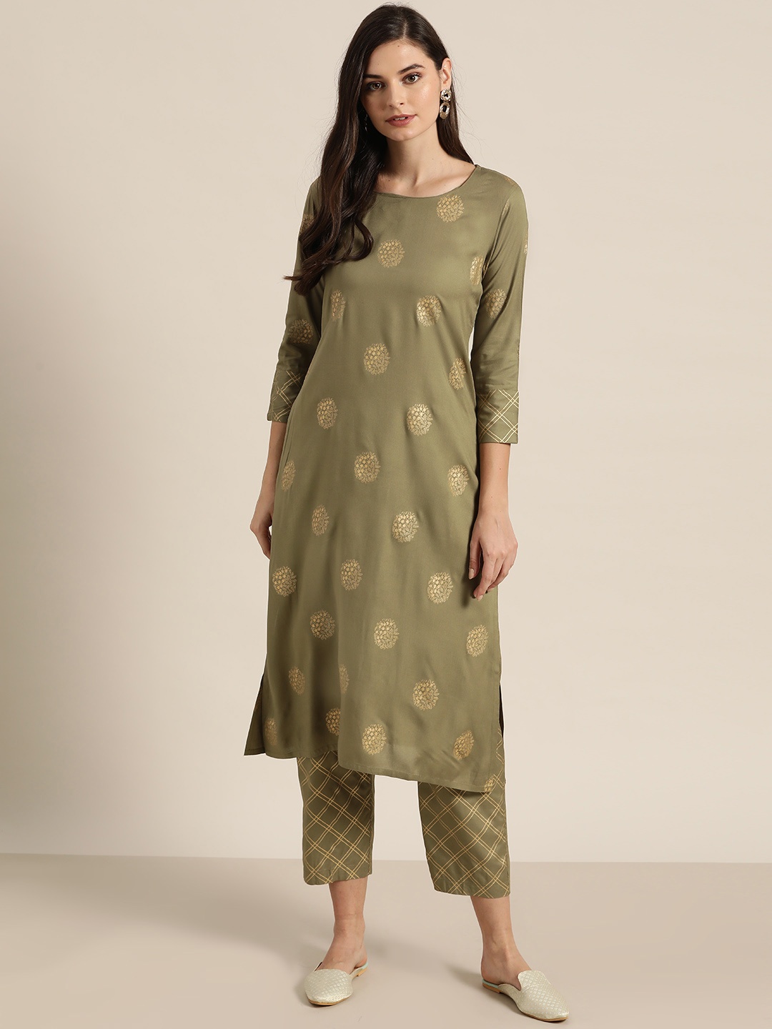 

Shae by SASSAFRAS Liva Women Olive Green & Golden Foil Printed Kurta with Trousers