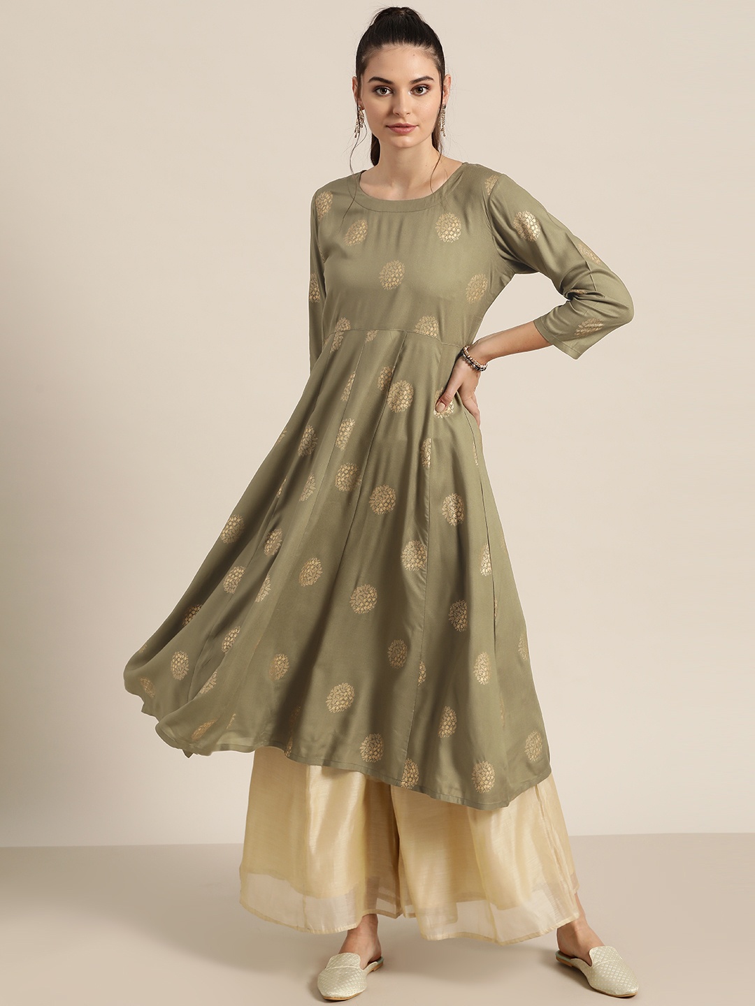 

Shae By Sassafras Women Olive Green & Golden Foil Printed Liva Anarkali Kurta