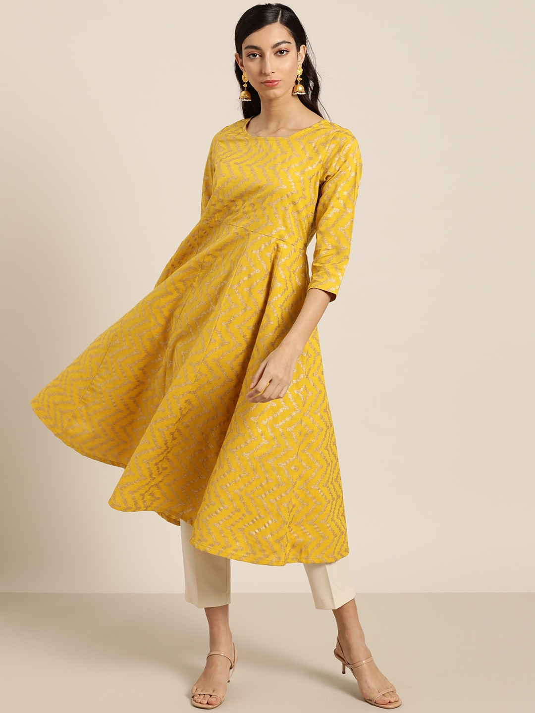 

Shae by SASSAFRAS Women Mustard Yellow & Golden Chevron Print Kurta