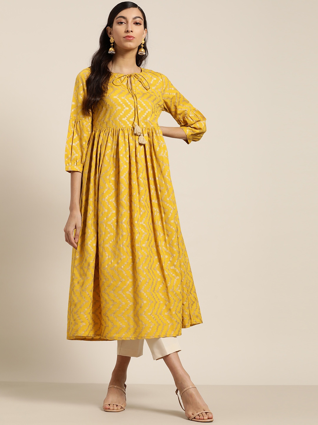 

Shae by SASSAFRAS Women Mustard Yellow & Golden Chevron Print Tie-Up Neck Kurta