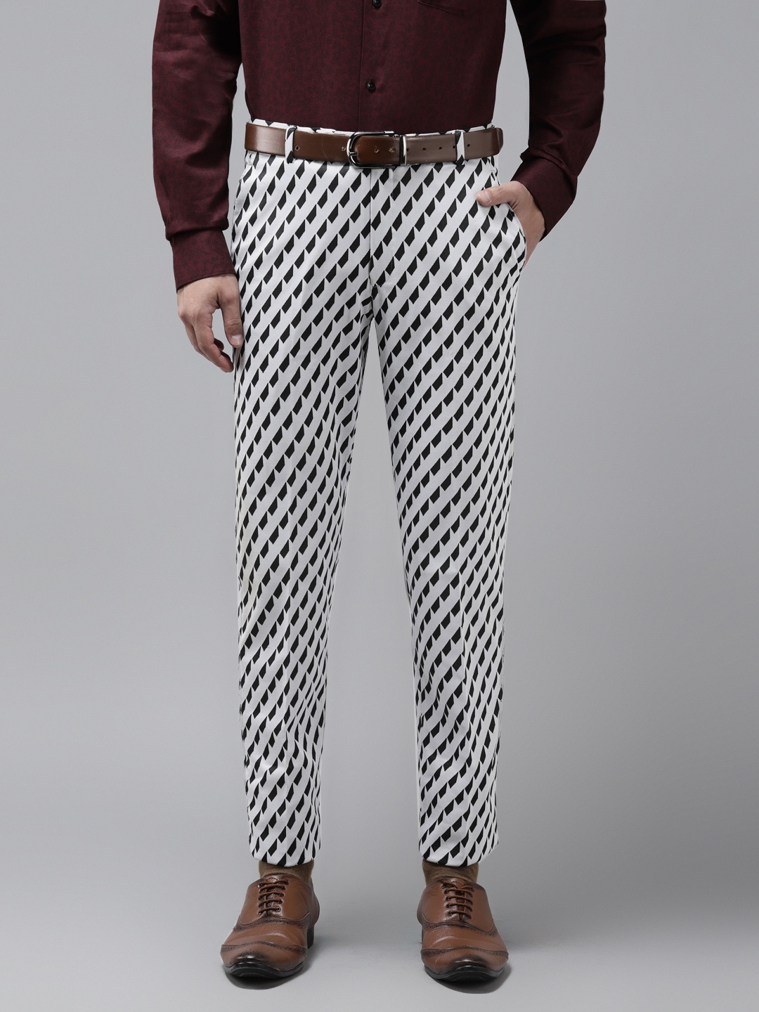 

Hangup Men Grey & Black Regular Fit Printed Formal Trousers
