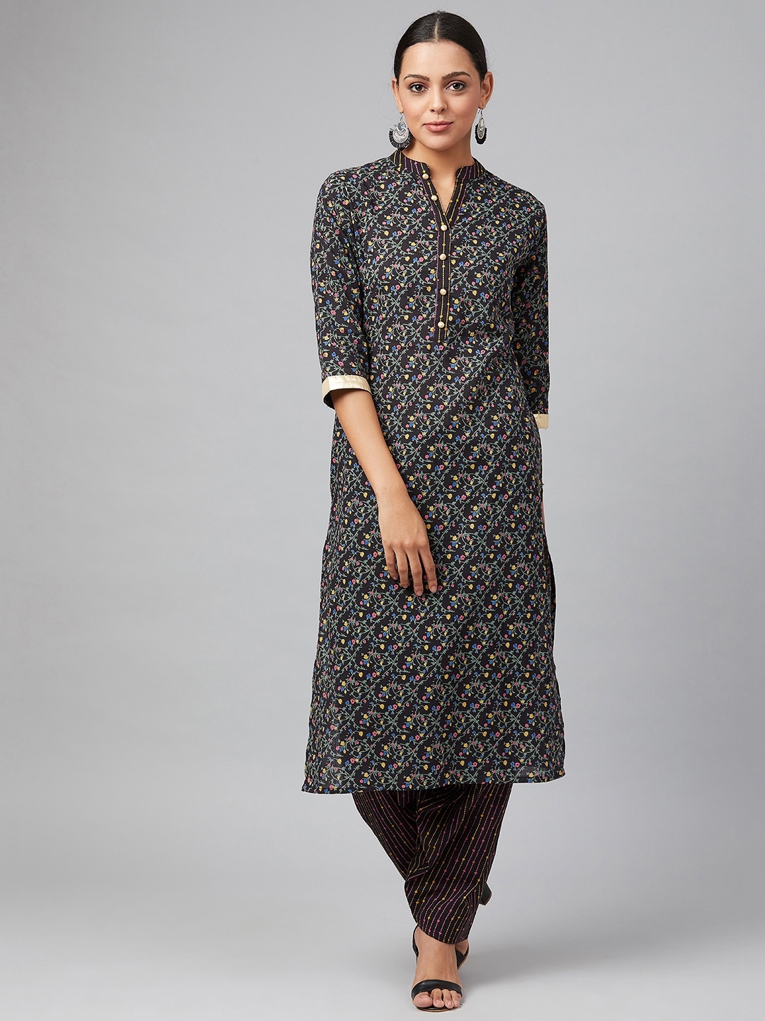 

Tulsattva Women Black & Green Ccreen Printed Kurta with Salwar