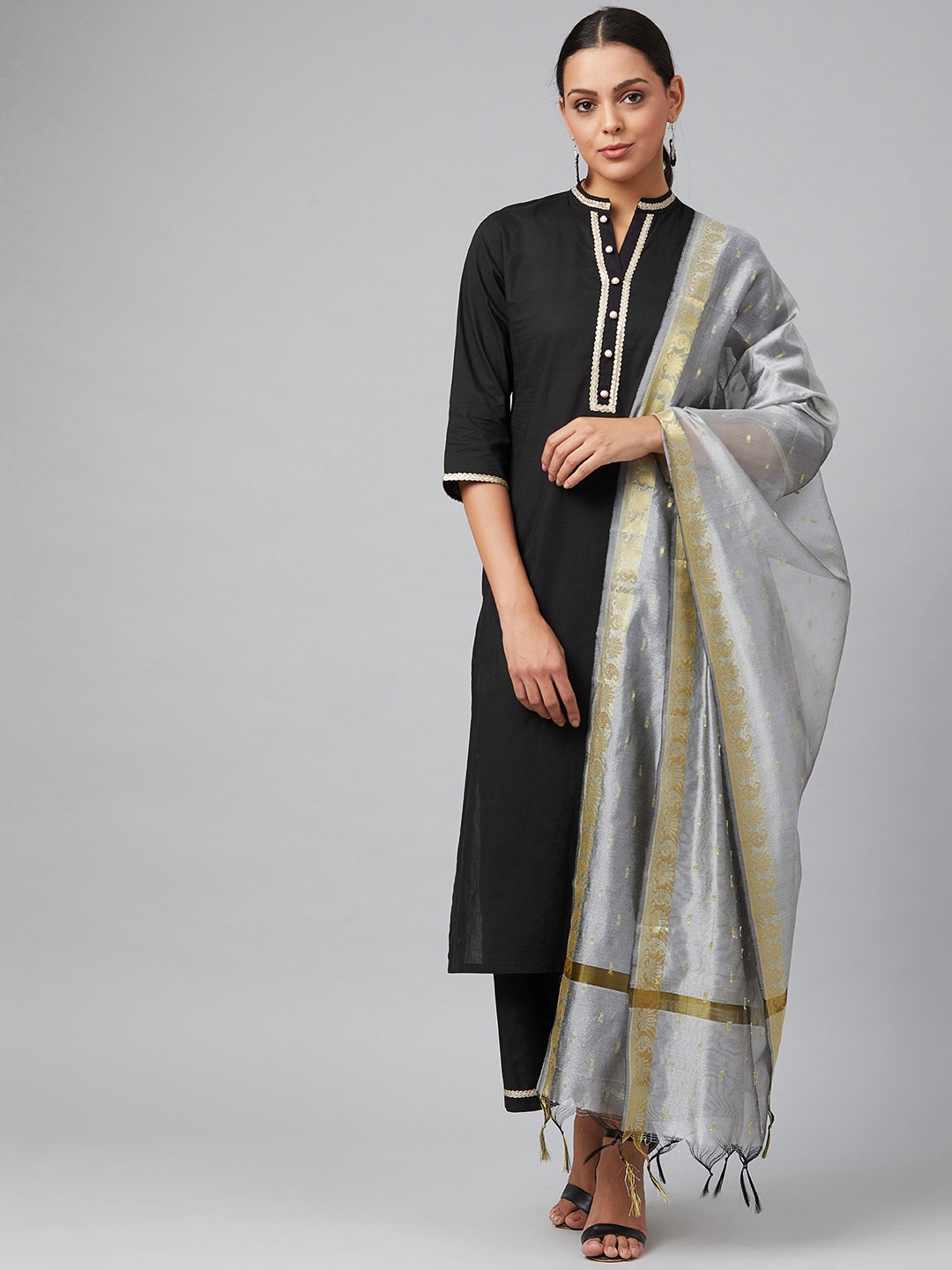 

Tulsattva Women Black & Grey Solid Kurta with Palazzos & Dupatta