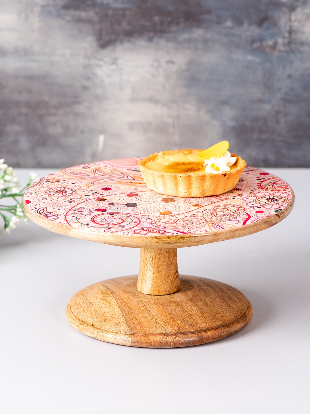 

nestroots White & Pink Cake Stand