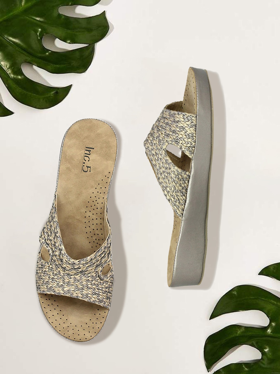 

Inc 5 Women Grey Woven Design Wedges