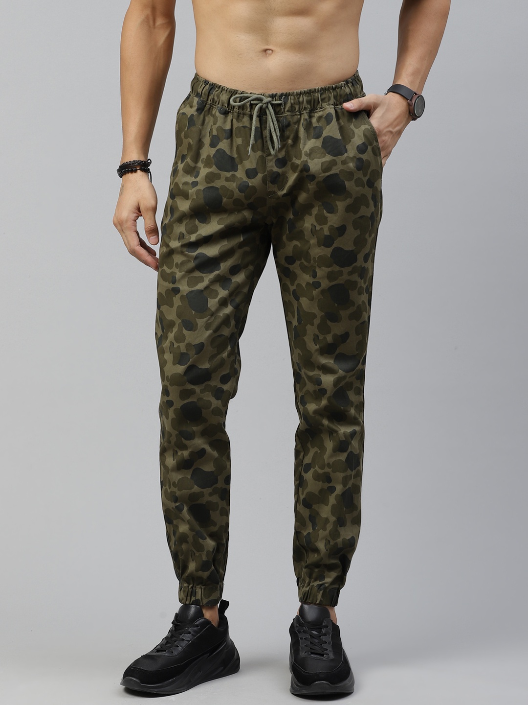 

Roadster Men Olive Green & Black Camouflage Printed Joggers